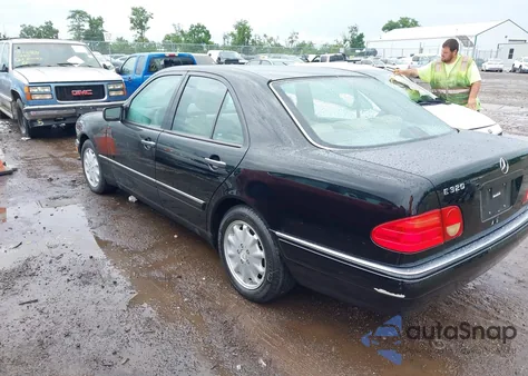 1997 Mercedes-Benz E 320 z USA, uszkodzony, nr VIN WDBJF55F5VJ036330